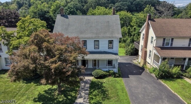 Foto del edificio - 20 Anderson Hill Rd