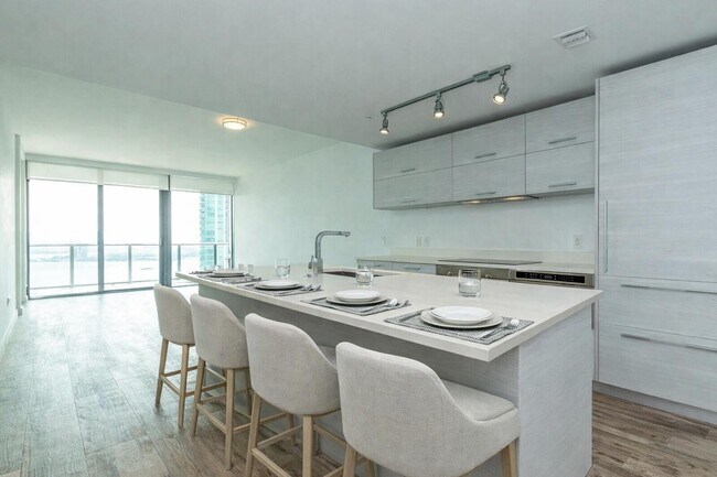 Building Photo - 650 NE 32nd St