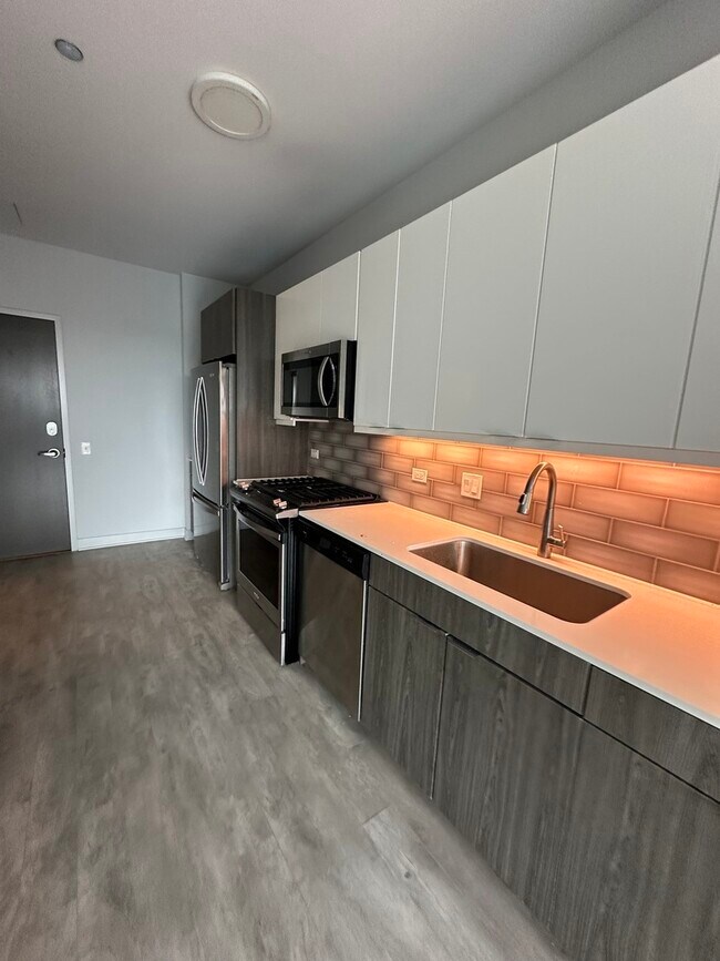 Foto del edificio - 1025 W Addison St