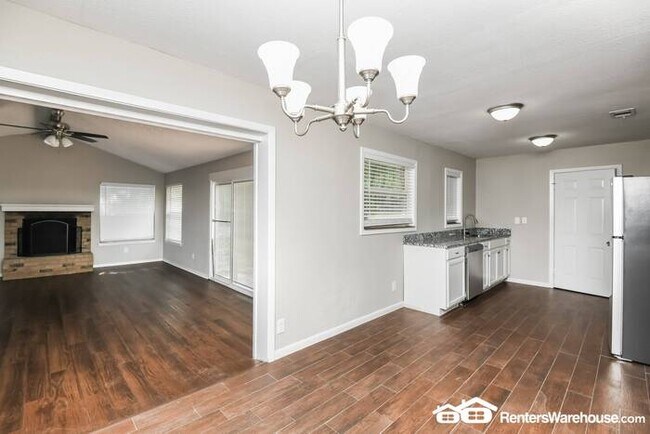 Building Photo - 1/2 OFF 1ST FULL MONTH RENT SPECIAL$$$ .  ...