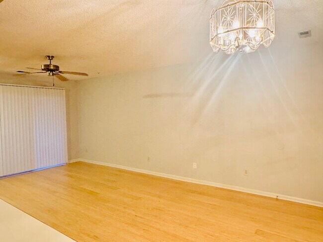 Sala de estar - 600 Audubon Lake Dr