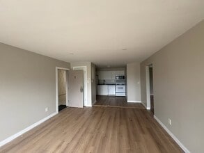 Building Photo - 200 Spruce St