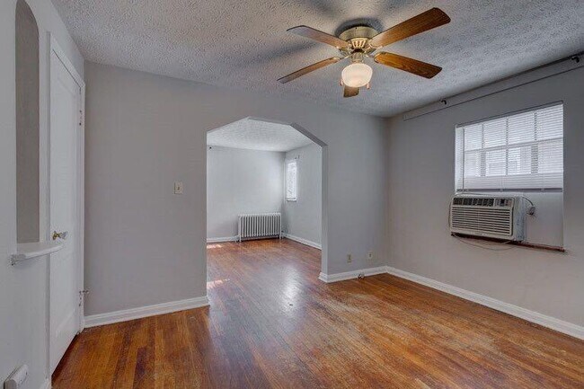 Building Photo - 703 St Joseph Ln