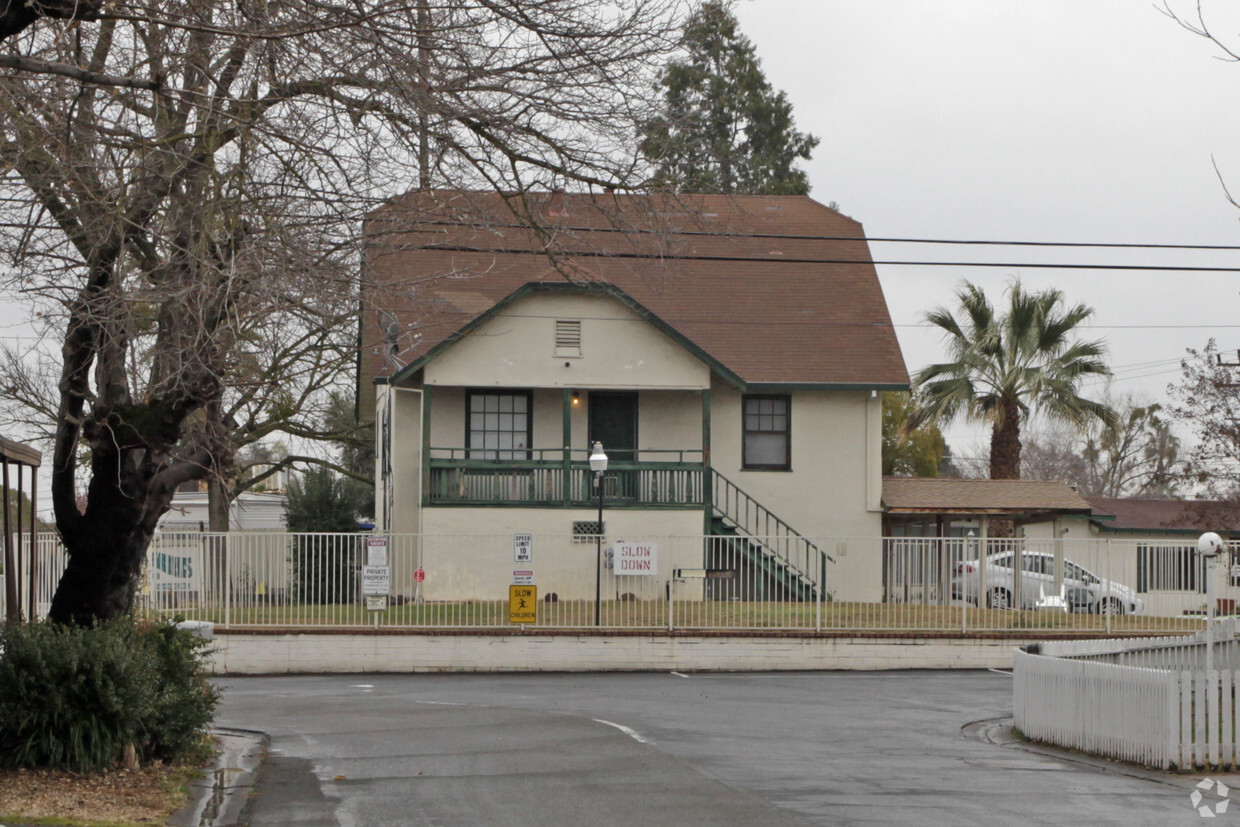 Building Photo - Camellia Gardens