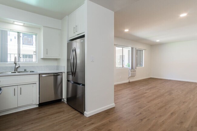 Building Photo - 4653 Fulton Ave