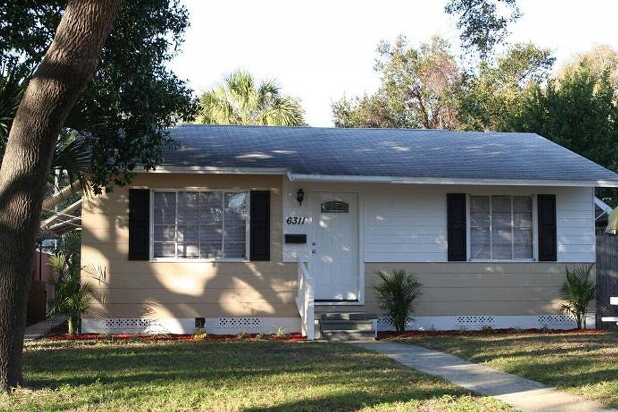 Foto principal - Two Bedroom House with carport