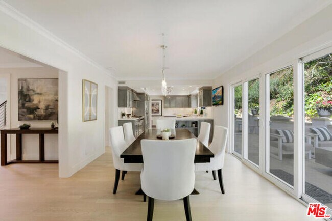 Foto del edificio - 1068 Casiano Rd