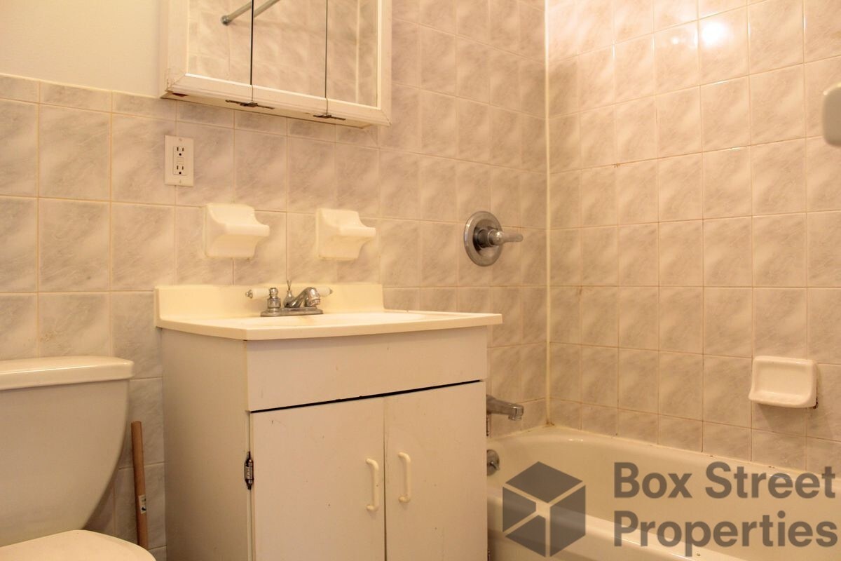 Foto del edificio - 1815 Church Ave