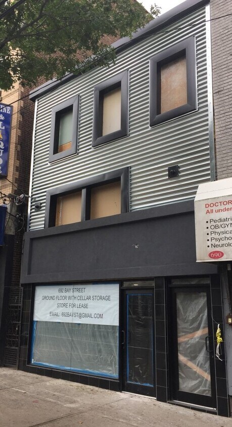 Primary Photo - 692 Bay St