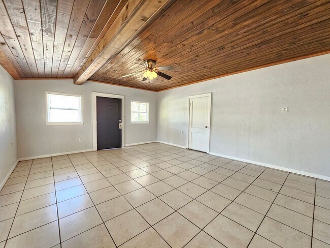 Foto del edificio - AWESOME DEAL 3 Bedroom |1 Bath HOUSE !