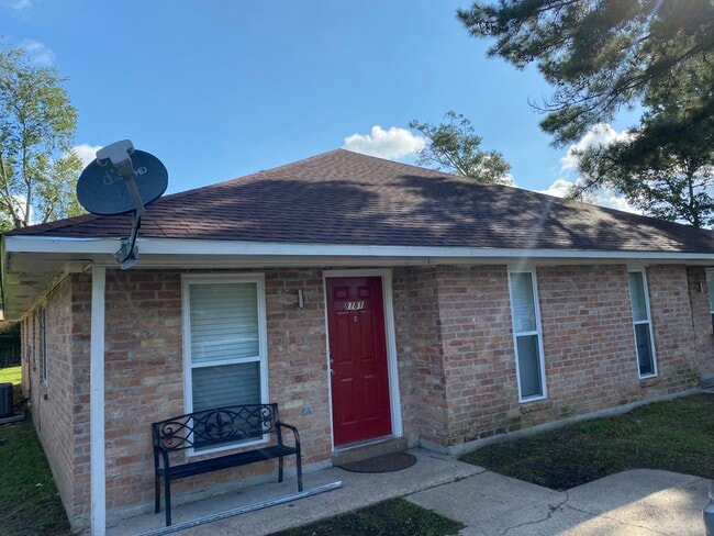 Building Photo - 8181 Jefferson Park Dr