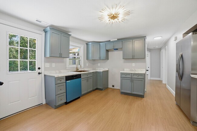 Foto del edificio - 44 Topsfield Cir