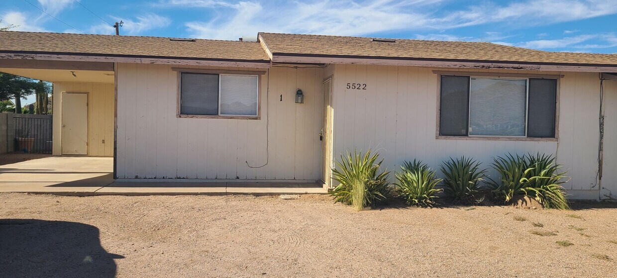 Primary Photo - 2 Bed 1 Bath Spacious Gold Canyon Apartment