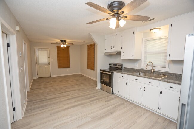 Foto del edificio - 917 Harding St