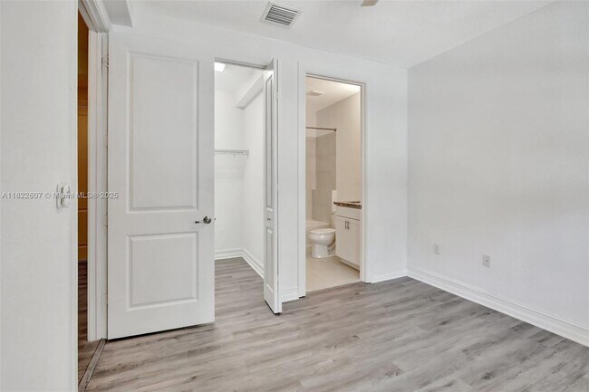 Foto del edificio - 11549 SW 13th Ct