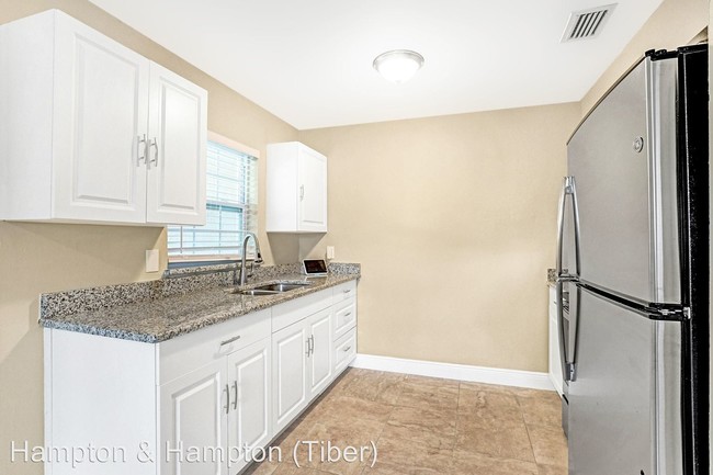 Building Photo - 3 br, 1.5 bath House - 4827 ELESE ST