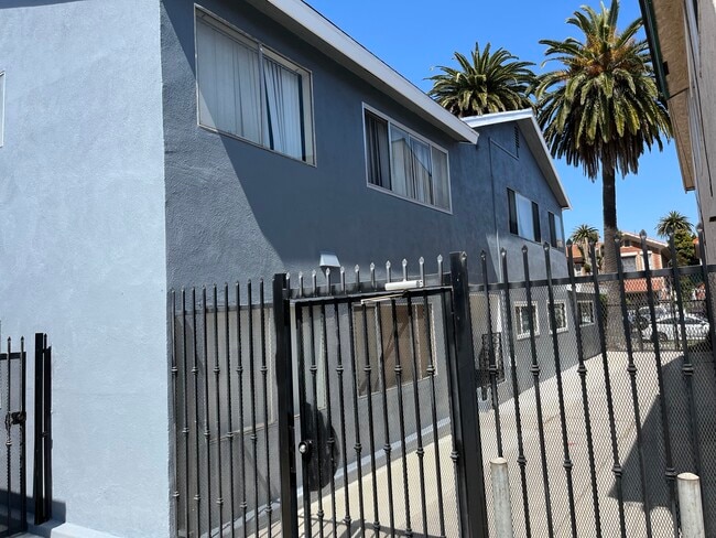 Building Photo - 2119 Earl Ave