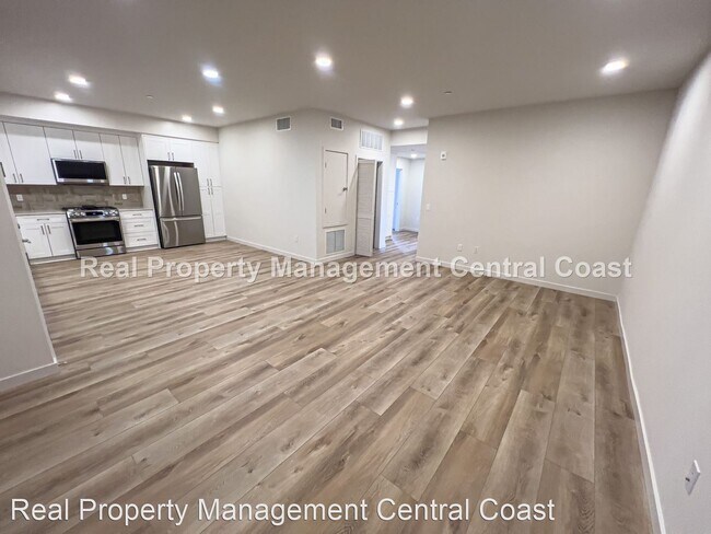 Foto del edificio - 2 br, 2 bath House - 2475 Victoria Ave., U...