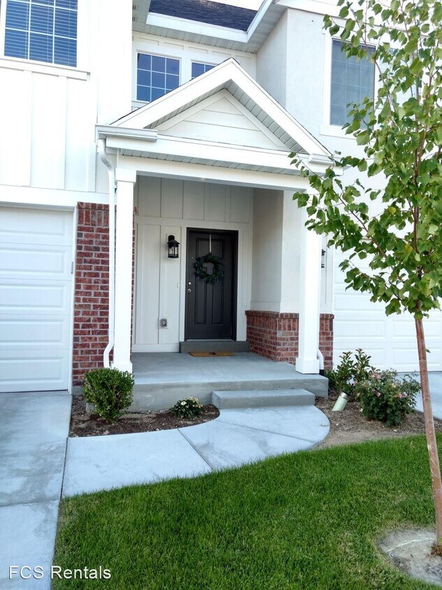 Foto principal - 4 br, 3.5 bath House - 783 E Newfield Drive