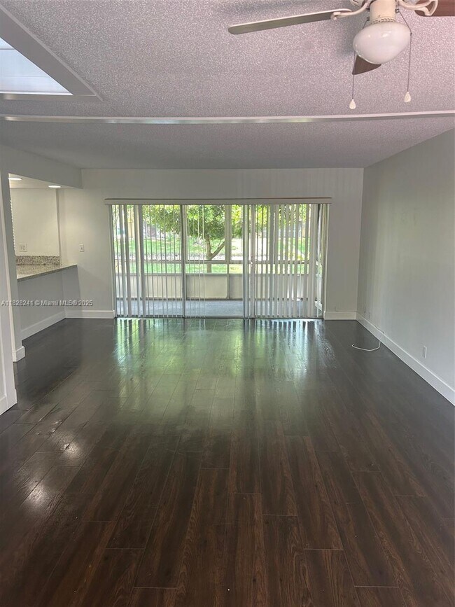 Foto del edificio - 3641 NW 95th Terrace