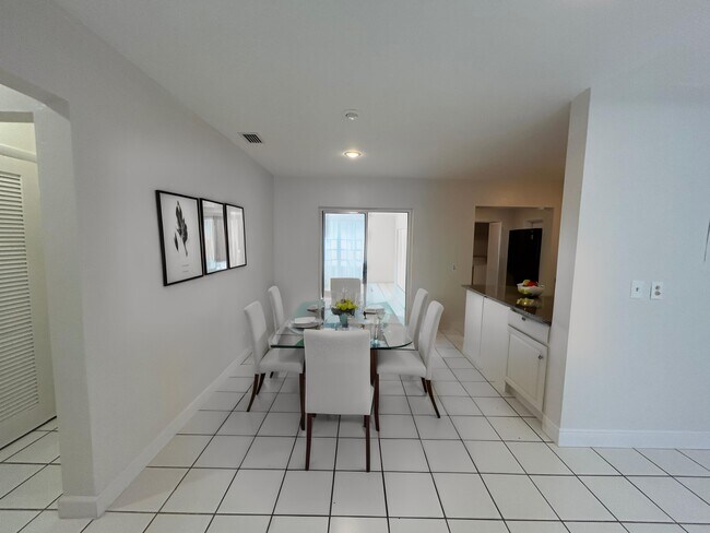 Foto del edificio - 336 Forest Hill Blvd