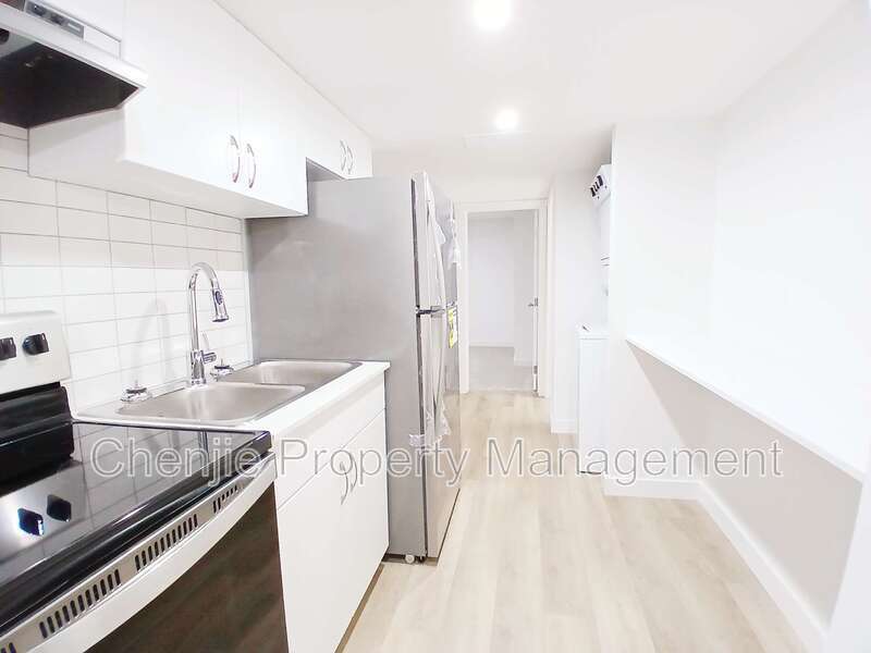 Primary Photo - 20960-20920 20 Ave NW