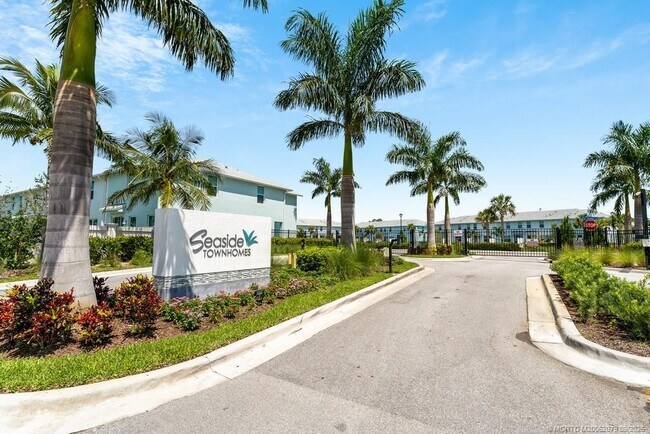 Building Photo - 373 SE Sea Hunt Way