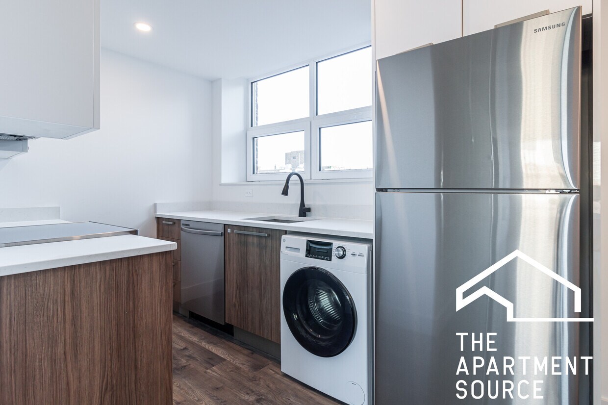 Primary Photo - 940 W Carmen Ave