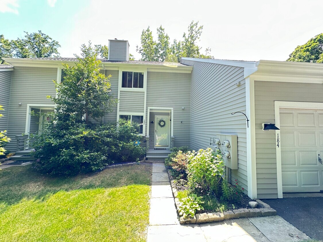 Primary Photo - 675 Townsend Ave