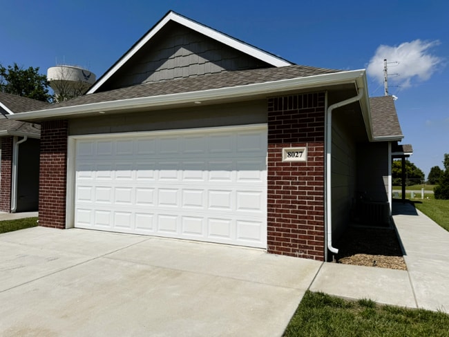Building Photo - 8027 E 34th Ct S