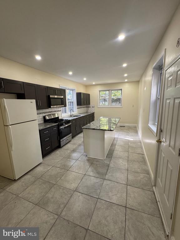 Foto del edificio - 2411 West St