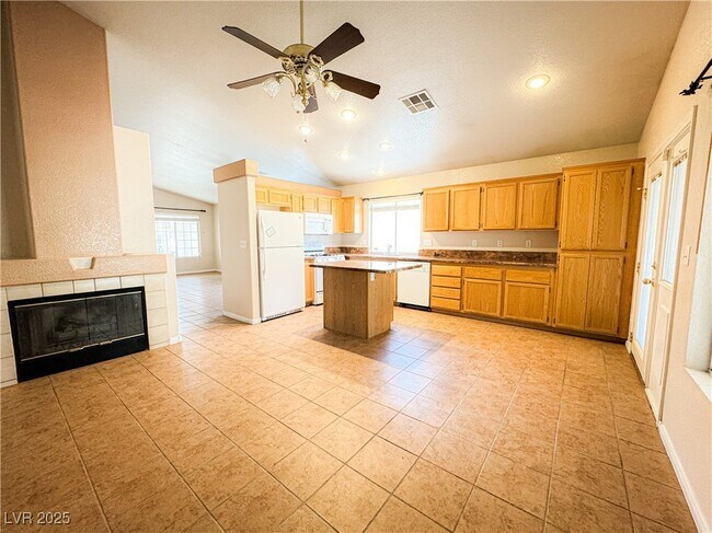Building Photo - 9436 Lake Creek St