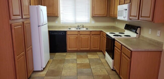 Foto del edificio - 2434 S 83rd Dr