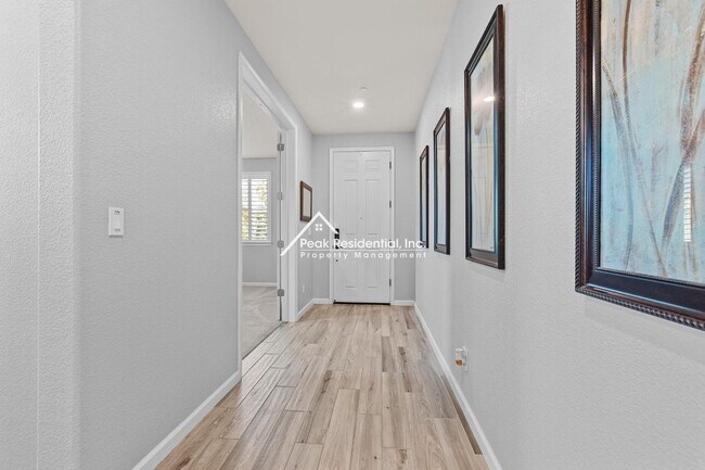 Foto del edificio - Beautiful 4bd/2.5ba Rancho Cordova Home Wi...