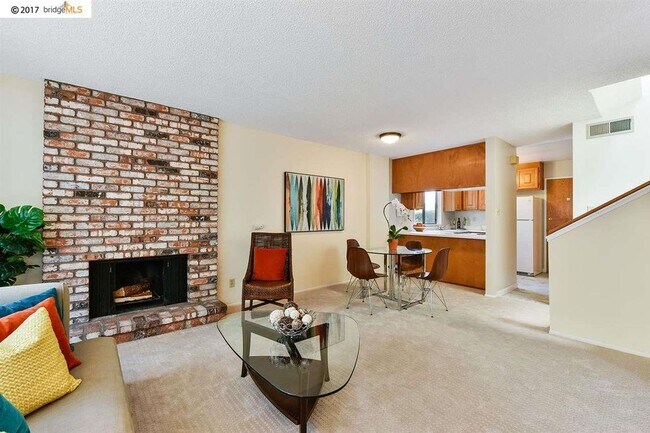 Living Room - 1192 Richmond St