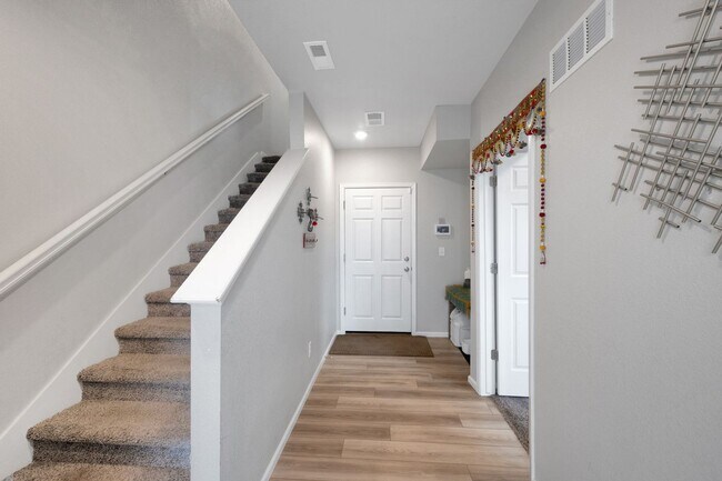 Building Photo - Spacious 4BR Roofdeck Townhome in Broomfield