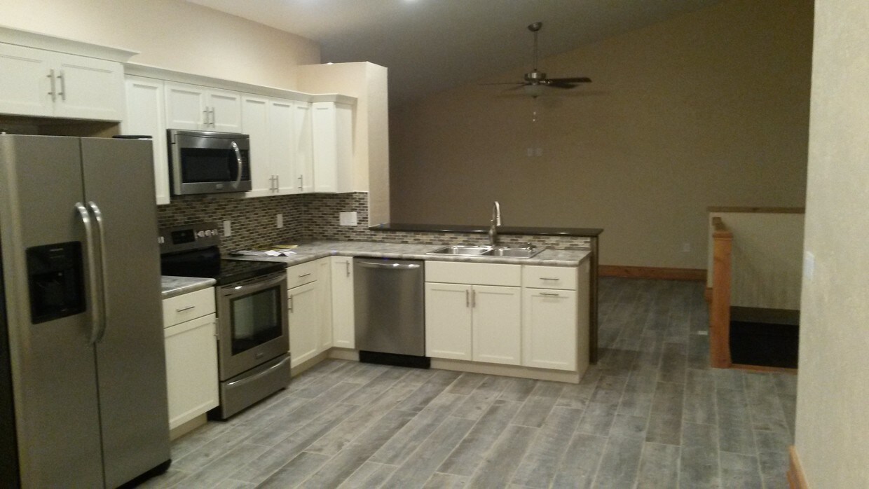 Primary Photo - 108 Kohler St