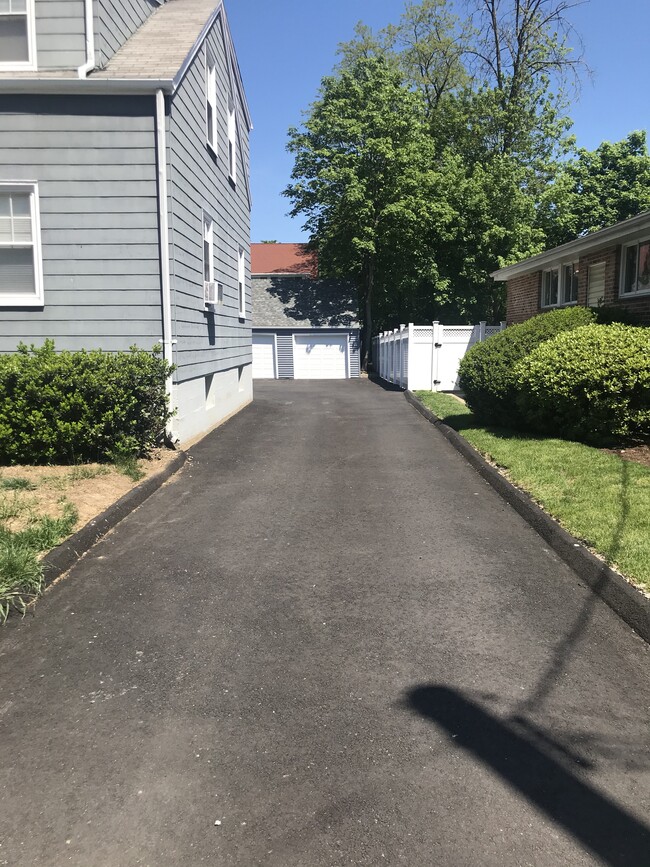 Driveway - 33 Bridge St