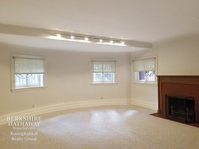 Building Photo - 1508 N State Pky