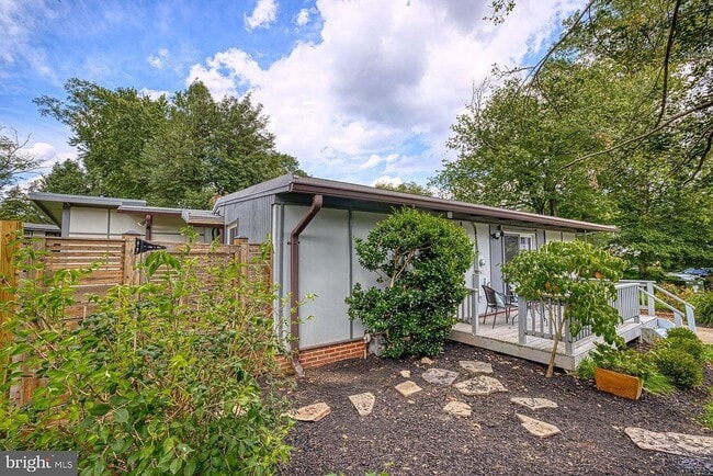Foto del edificio - 3402 Hemlock Dr
