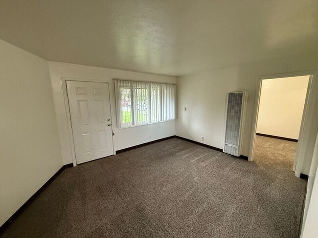 Building Photo - 279 Kearney St S