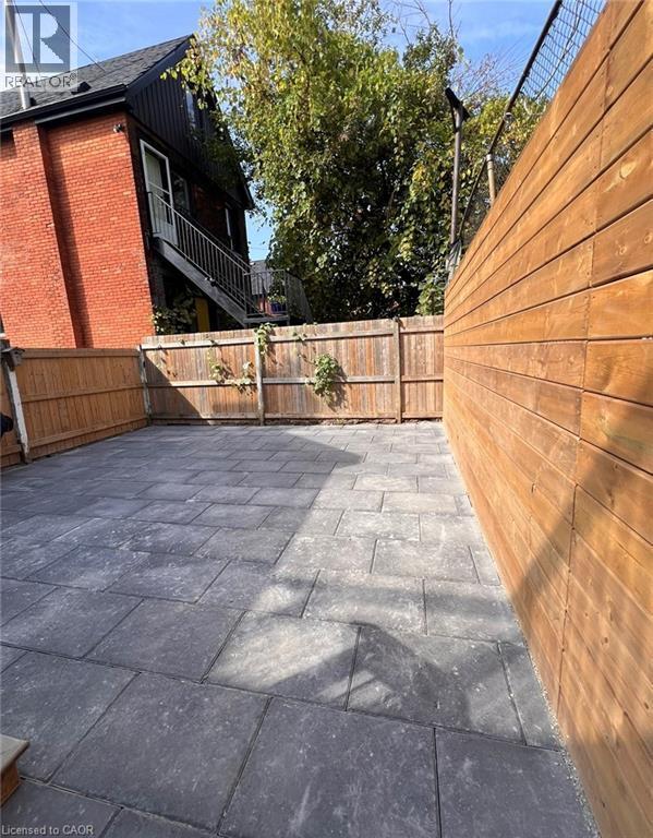 Photo du bâtiment - 158 Wellington St S