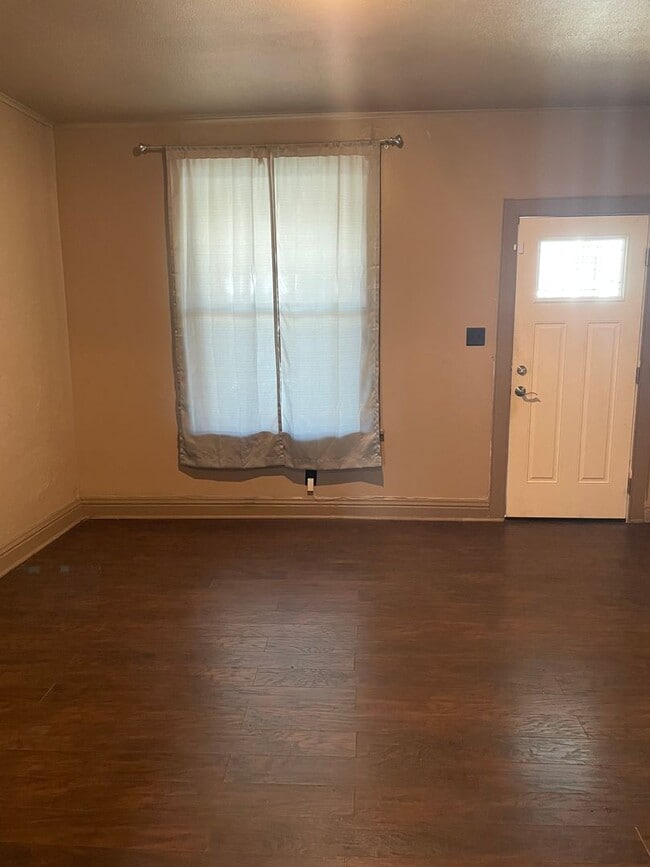 Building Photo - Harrisburg City 3 Bedroom House