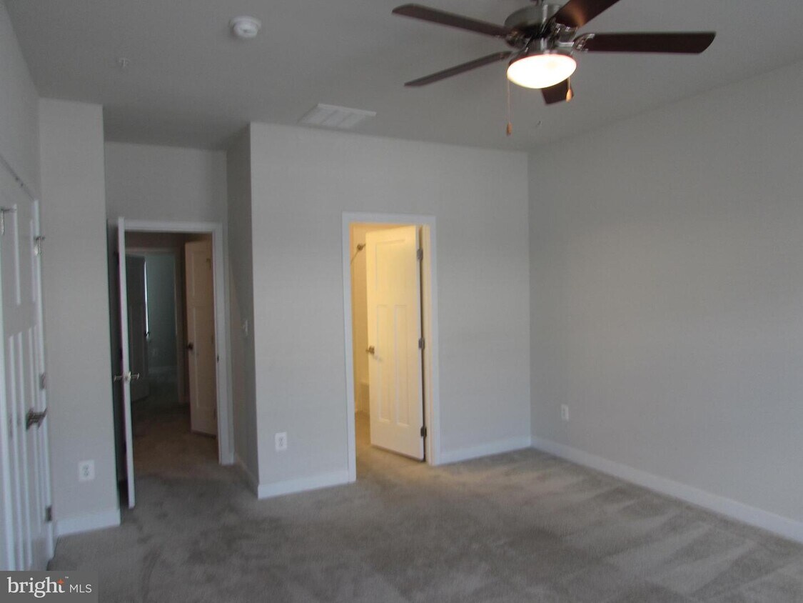 Foto principal - 8230 Miner St