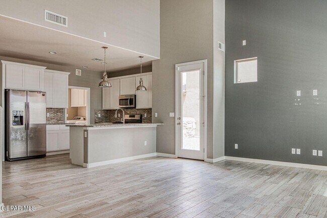 Building Photo - 1925 William Caples St