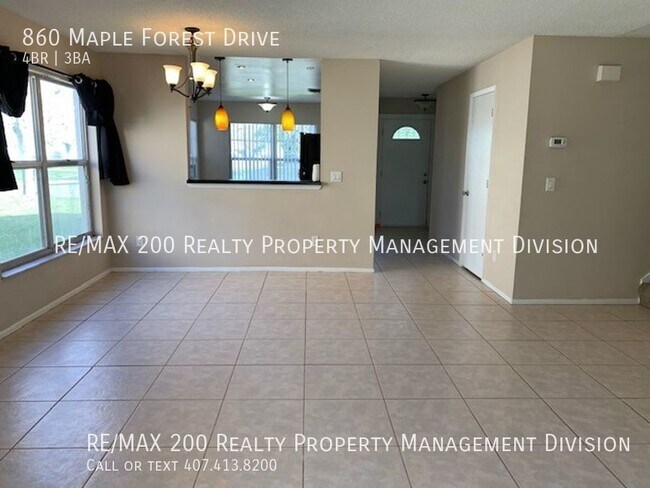 Building Photo - Location, location, location! Beautiful 4/...
