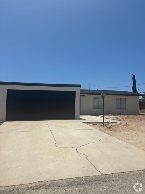Building Photo - 14553 Yucca St