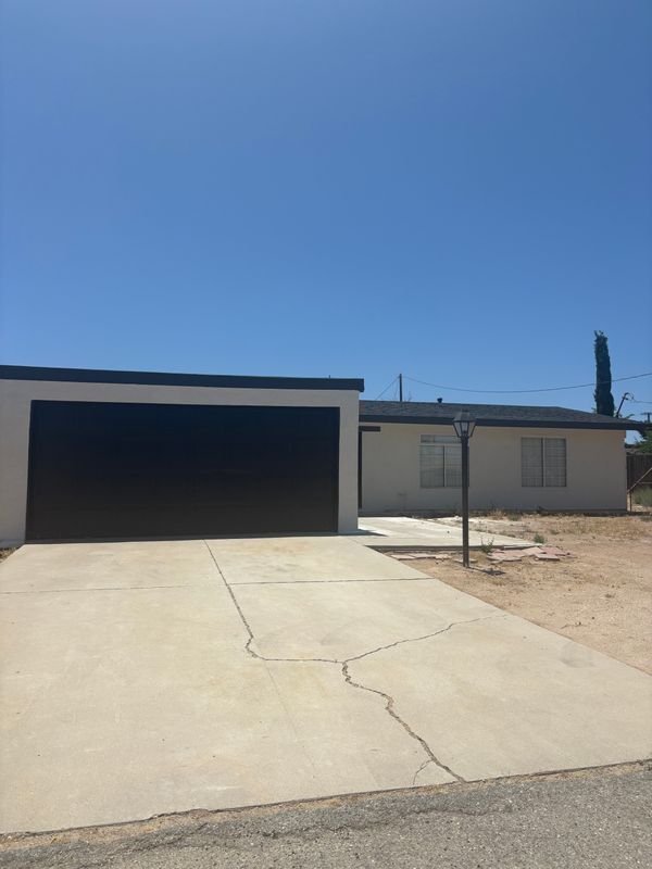 Primary Photo - 14553 Yucca St