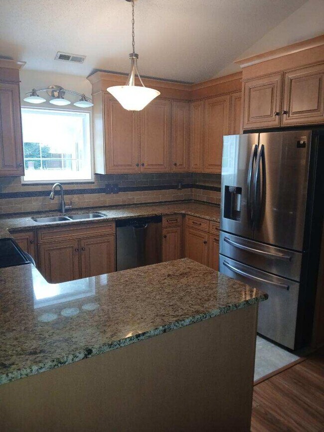 Foto del edificio - 215 Forest Oaks Dr