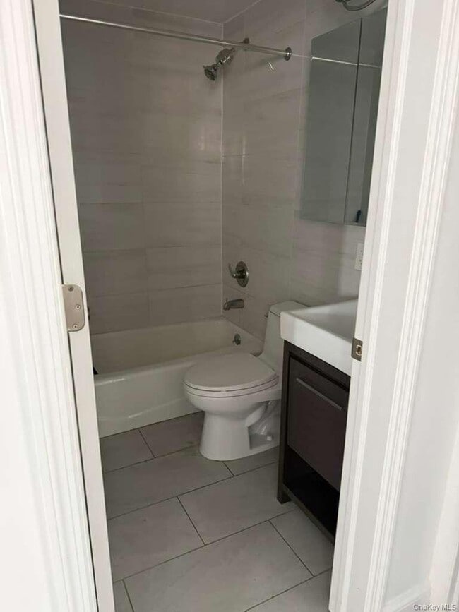 Foto del edificio - 34-44-44 59th St